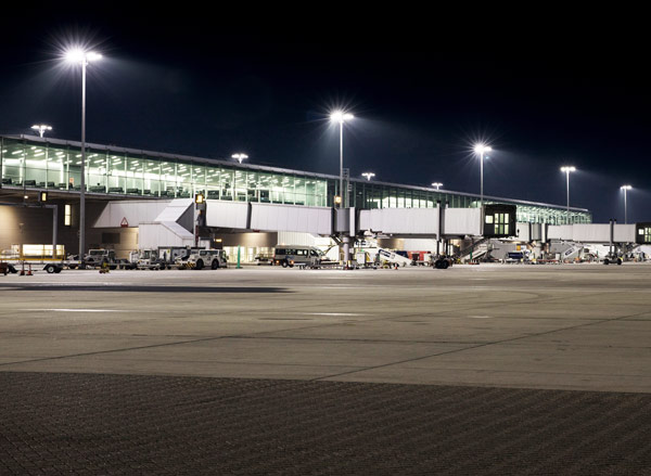 airport-high-mast-lights-with-DALI-control