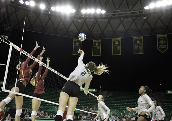 indoor-volleyball-court-lights