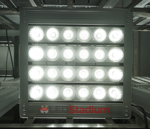 LED-floodlights-for-mobile-tower
