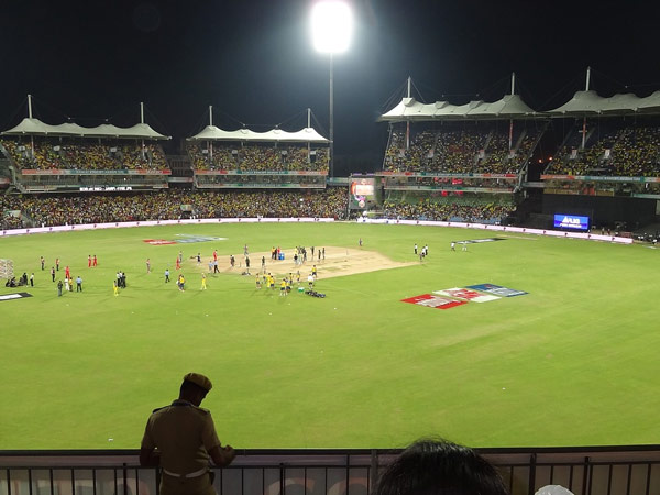 cricket-LED-stadium-lighting-fixture